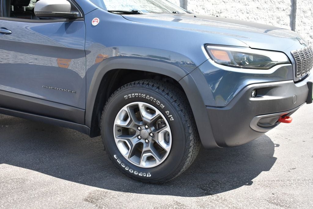 2019 Jeep Cherokee — rear three-quarter view