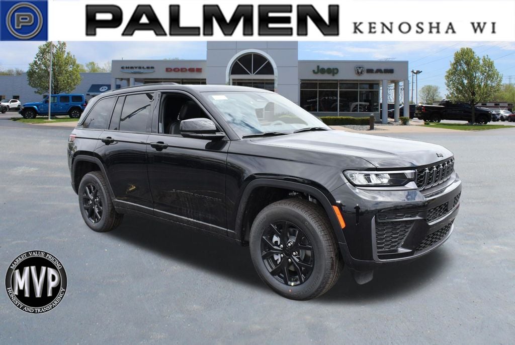 2026 Jeep Grand Cherokee Altitude in Diamond Black Crystal Pearl-Coat Exterior Paint — front three-quarter view